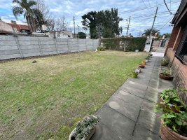 House for sale with large 905 m² multi-family lot