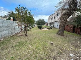 House for sale with large 905 m² multi-family lot