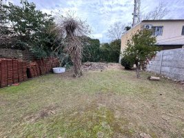 House for sale with large 905 m² multi-family lot