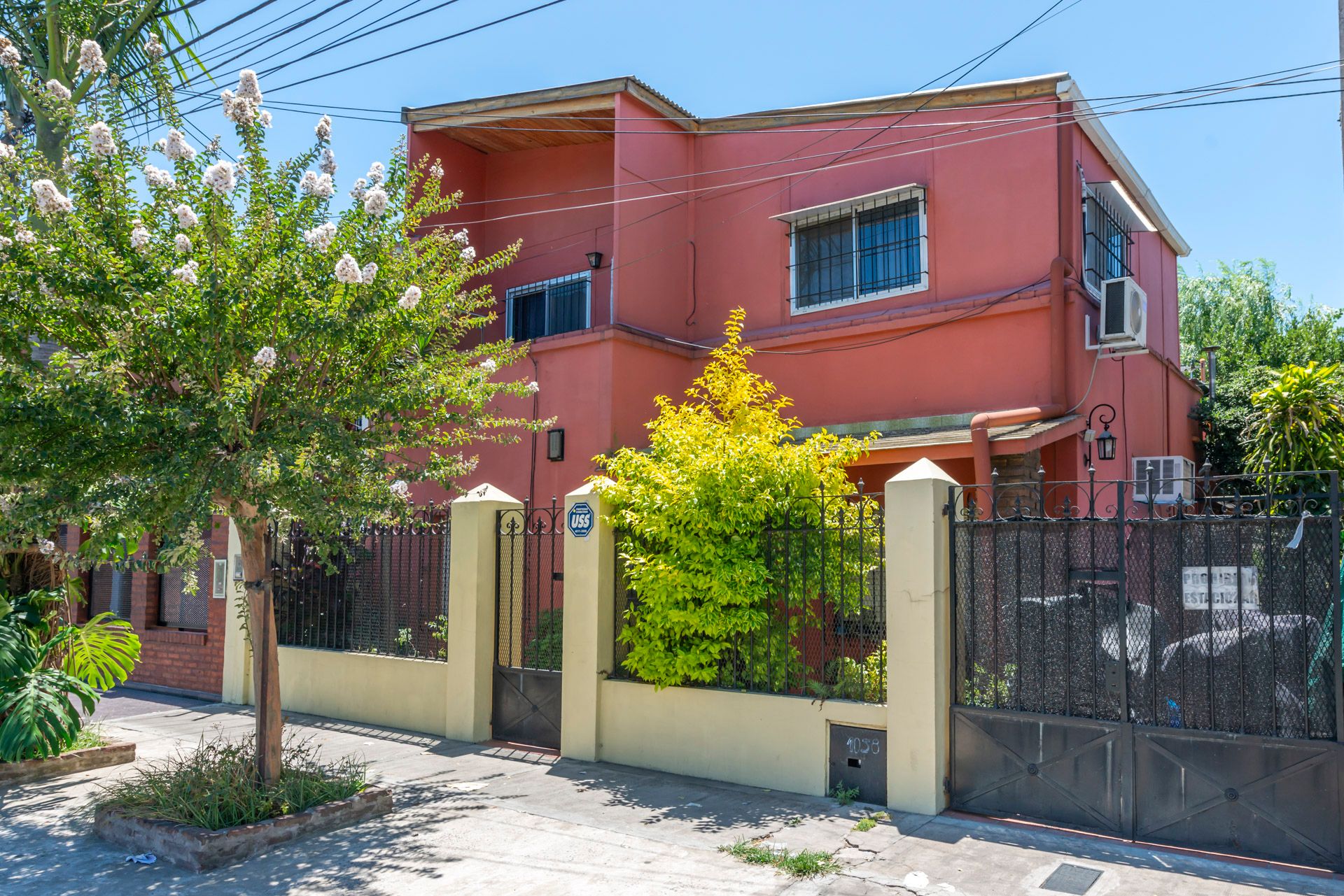 Multi-family house with garden for sale, San Fernando
