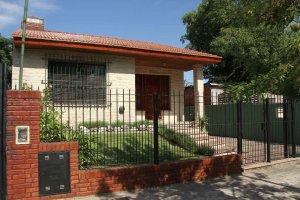 House with land, pool, and commercial space in Tigre