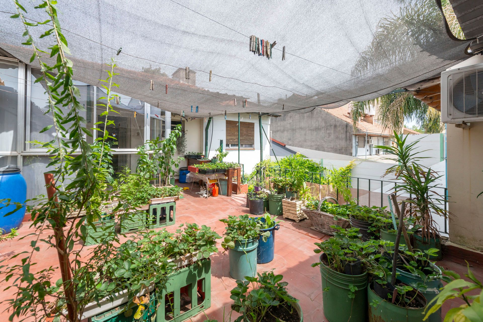 Casa multifamiliar Venta 7 amb. con jardin-Olivos