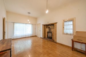 Casa multifamiliar Venta 7 amb. con jardin-Olivos