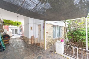 Casa multifamiliar Venta 7 amb. con jardin-Olivos