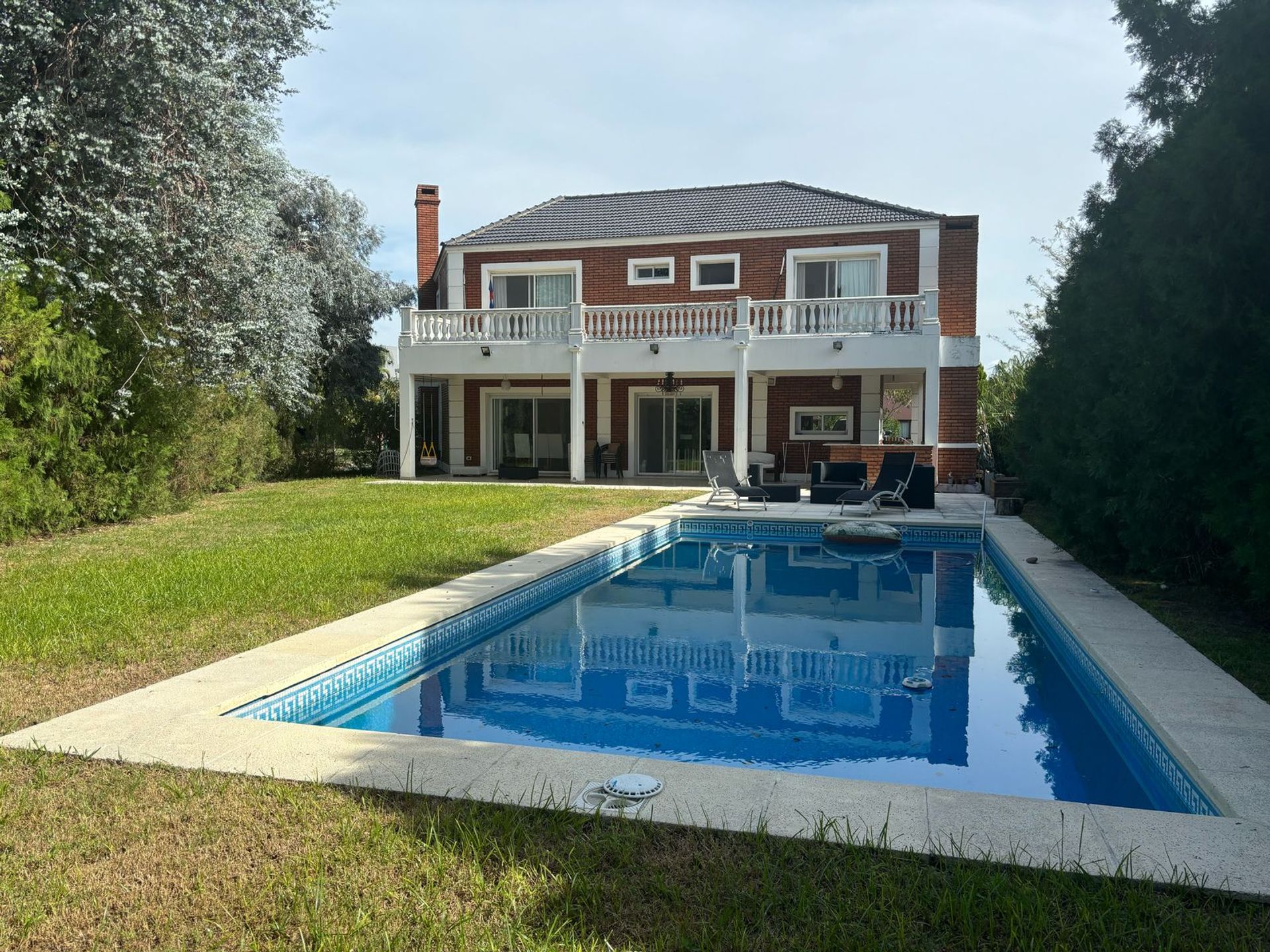 Two-story house on interior lot