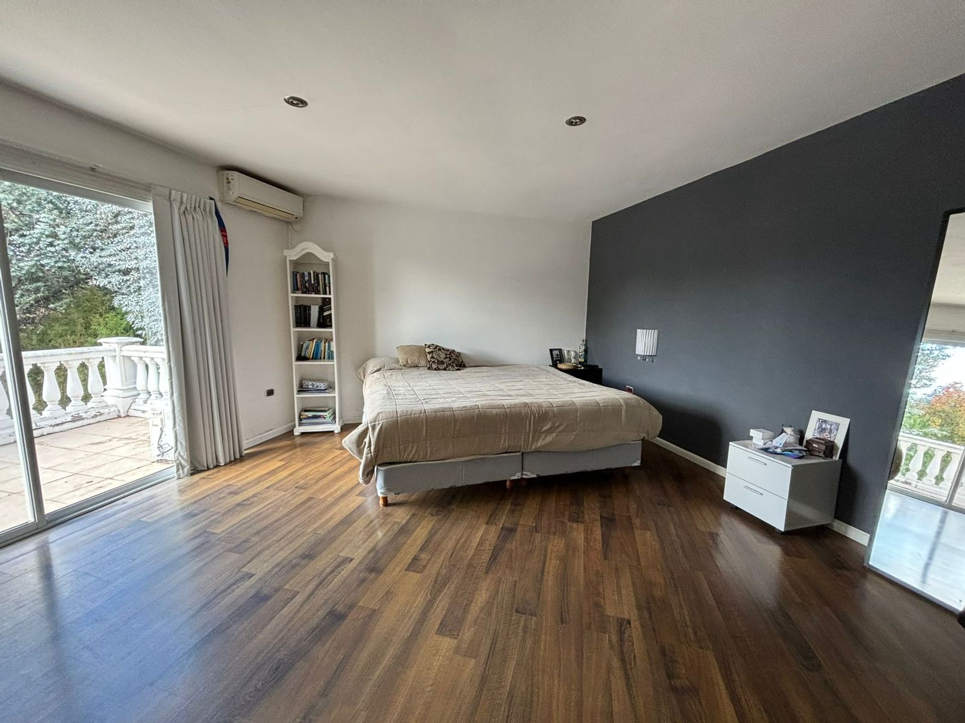 Casa de dos plantas en lote interno