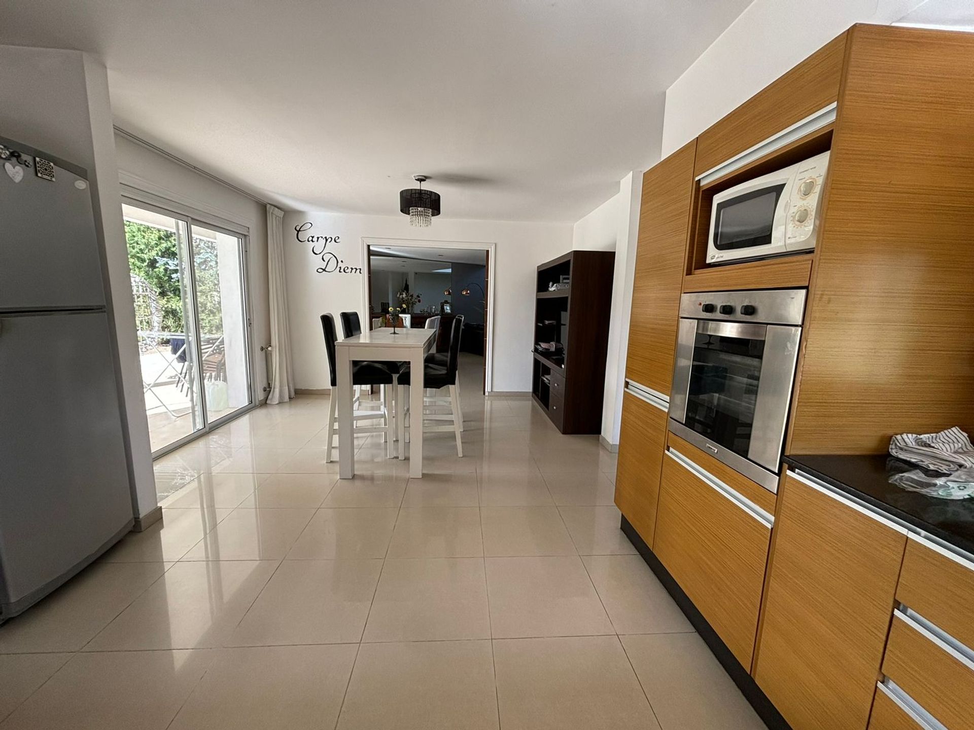 Casa de dos plantas en lote interno