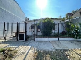 Casa en venta a refaccionar en Martinez