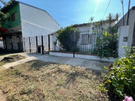 Casa en venta a refaccionar en Martinez