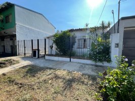 Casa en venta a refaccionar en Martinez