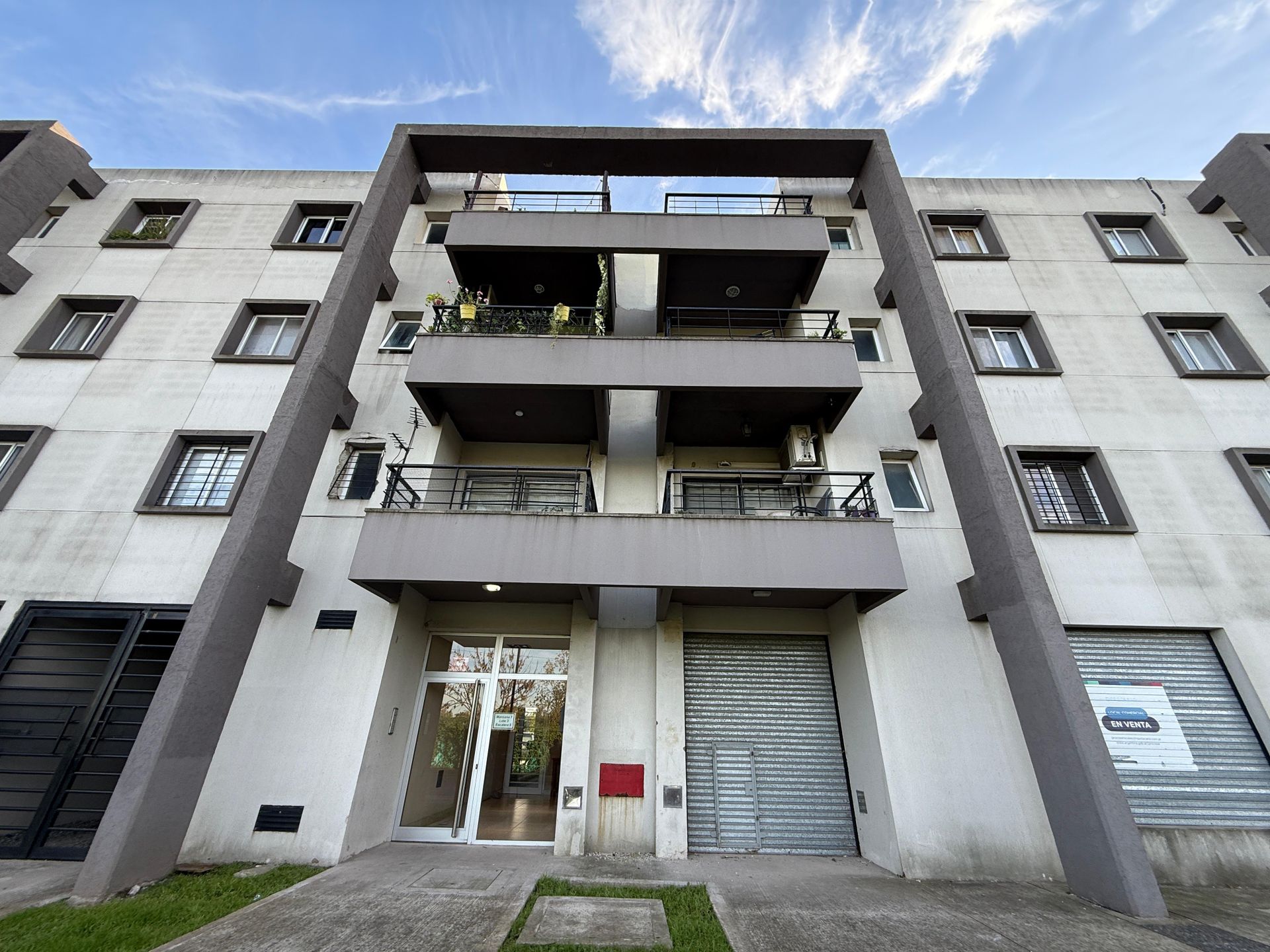 Depto 3 Ambientes Con Cochera Barrio Remeros Dut