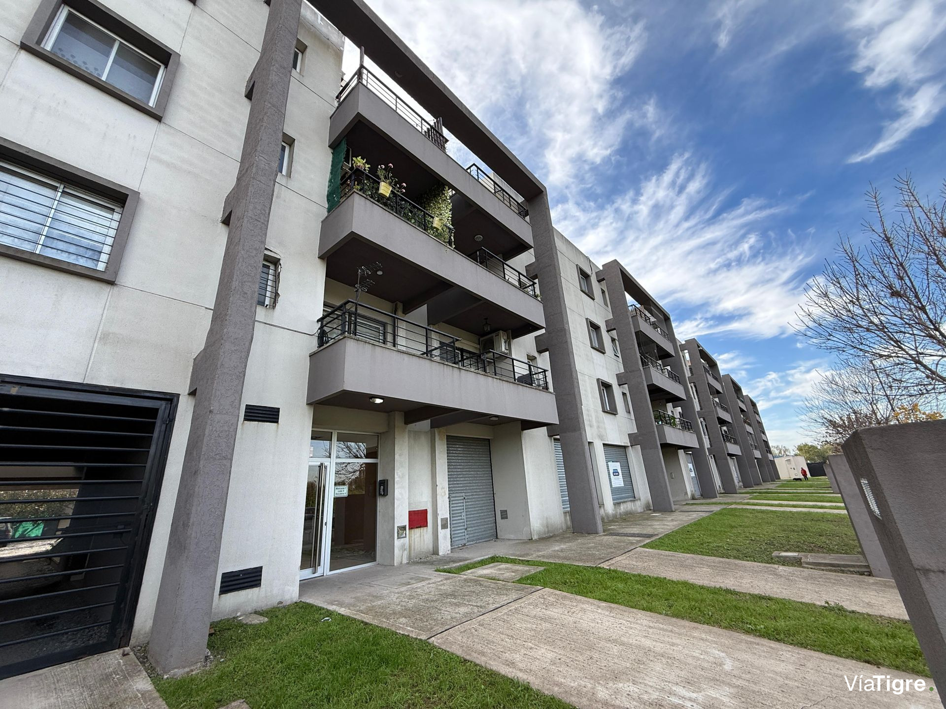 Depto 3 Ambientes Con Cochera Barrio Remeros Dut