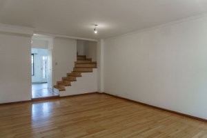 4-room Triplex House for Sale in Olivos
