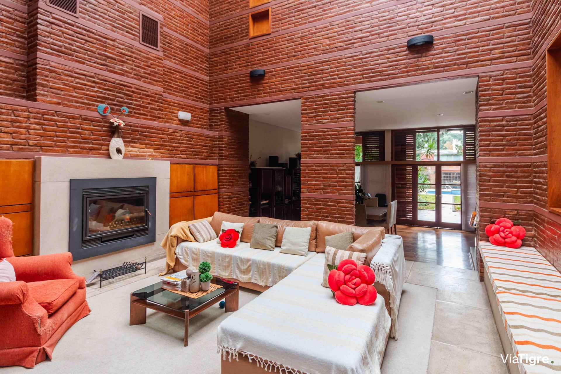 Venta Casa de 6 Ambientes, jardin,pileta,parrilla
