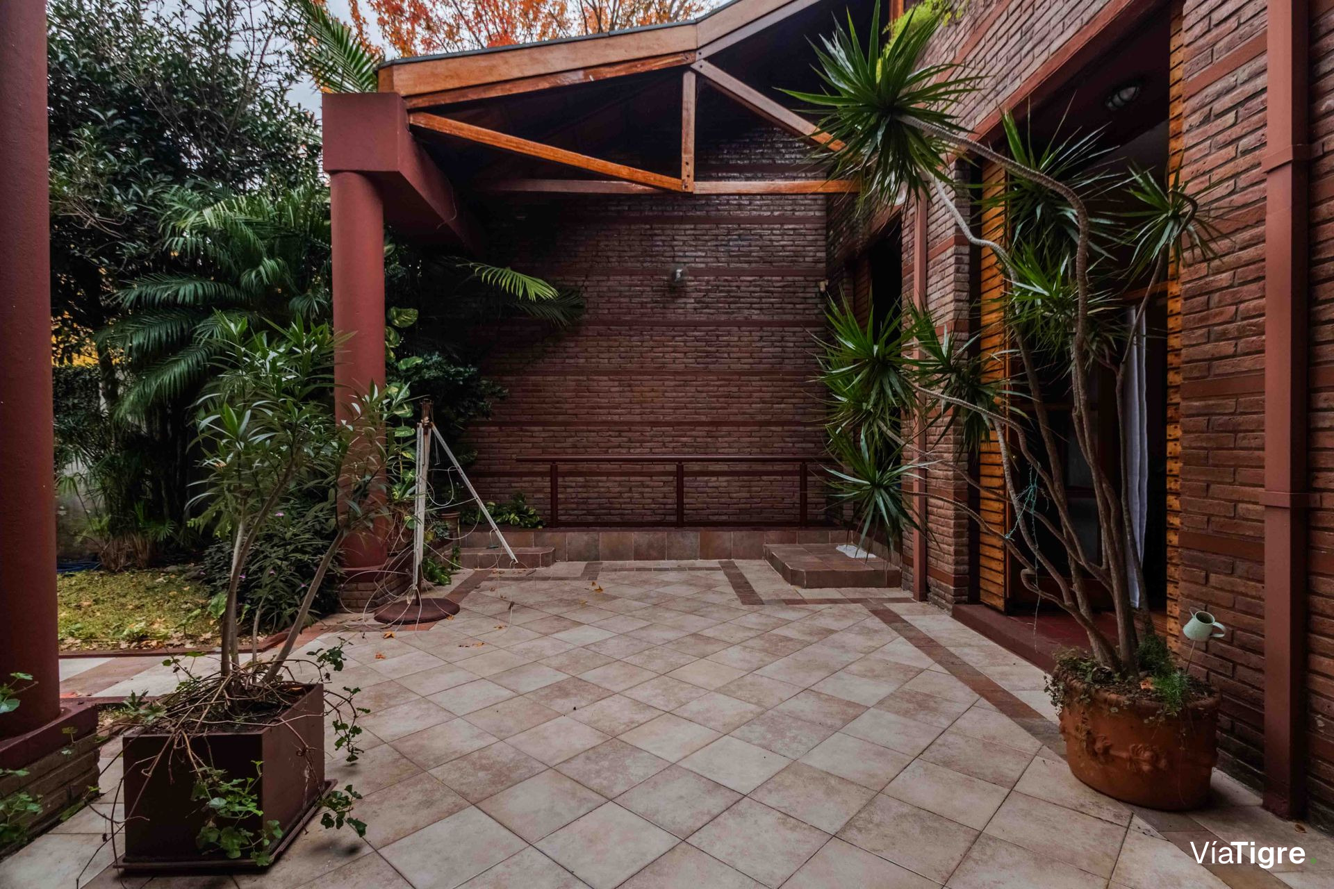 Venta Casa de 6 Ambientes, jardin,pileta,parrilla