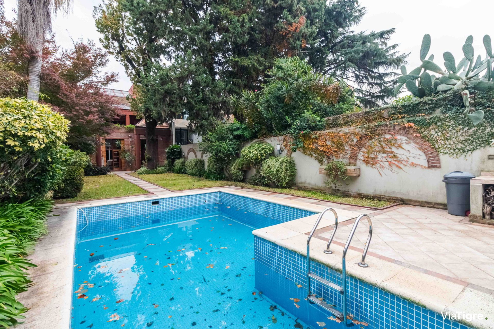 Venta Casa de 6 Ambientes, jardin,pileta,parrilla