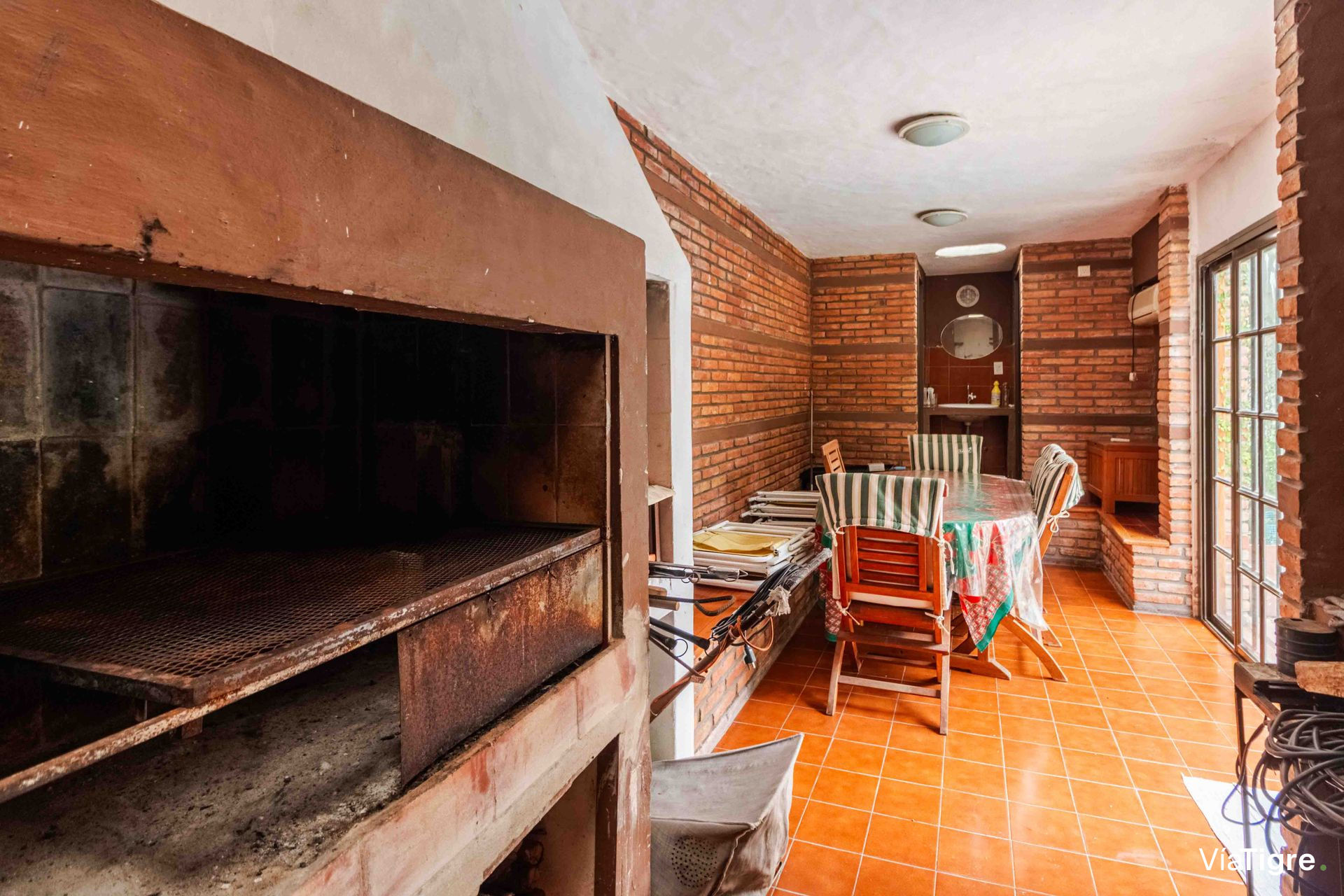 Venta Casa de 6 Ambientes, jardin,pileta,parrilla