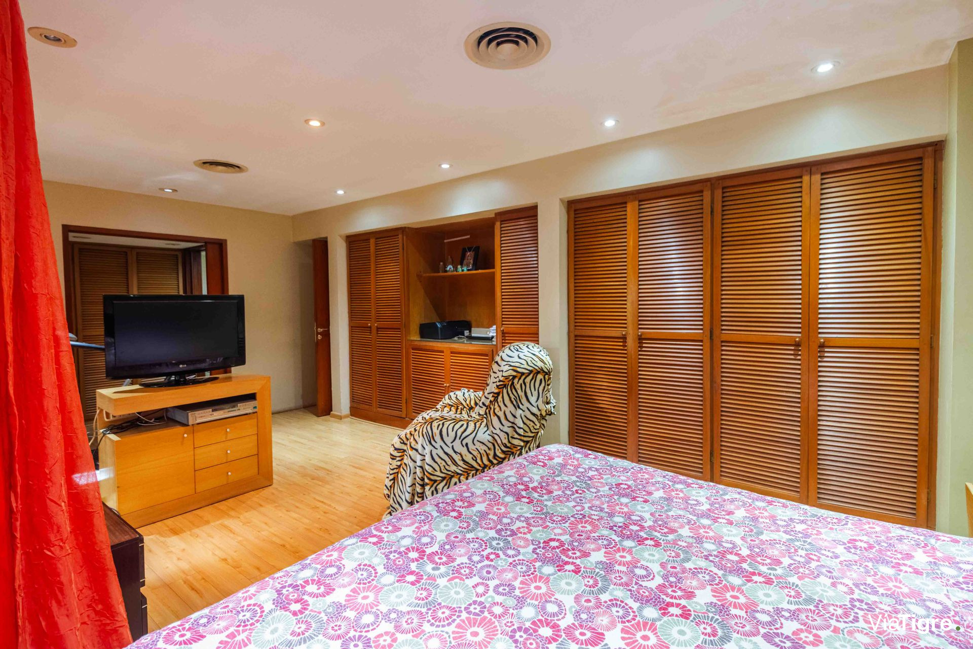 Venta Casa de 6 Ambientes, jardin,pileta,parrilla