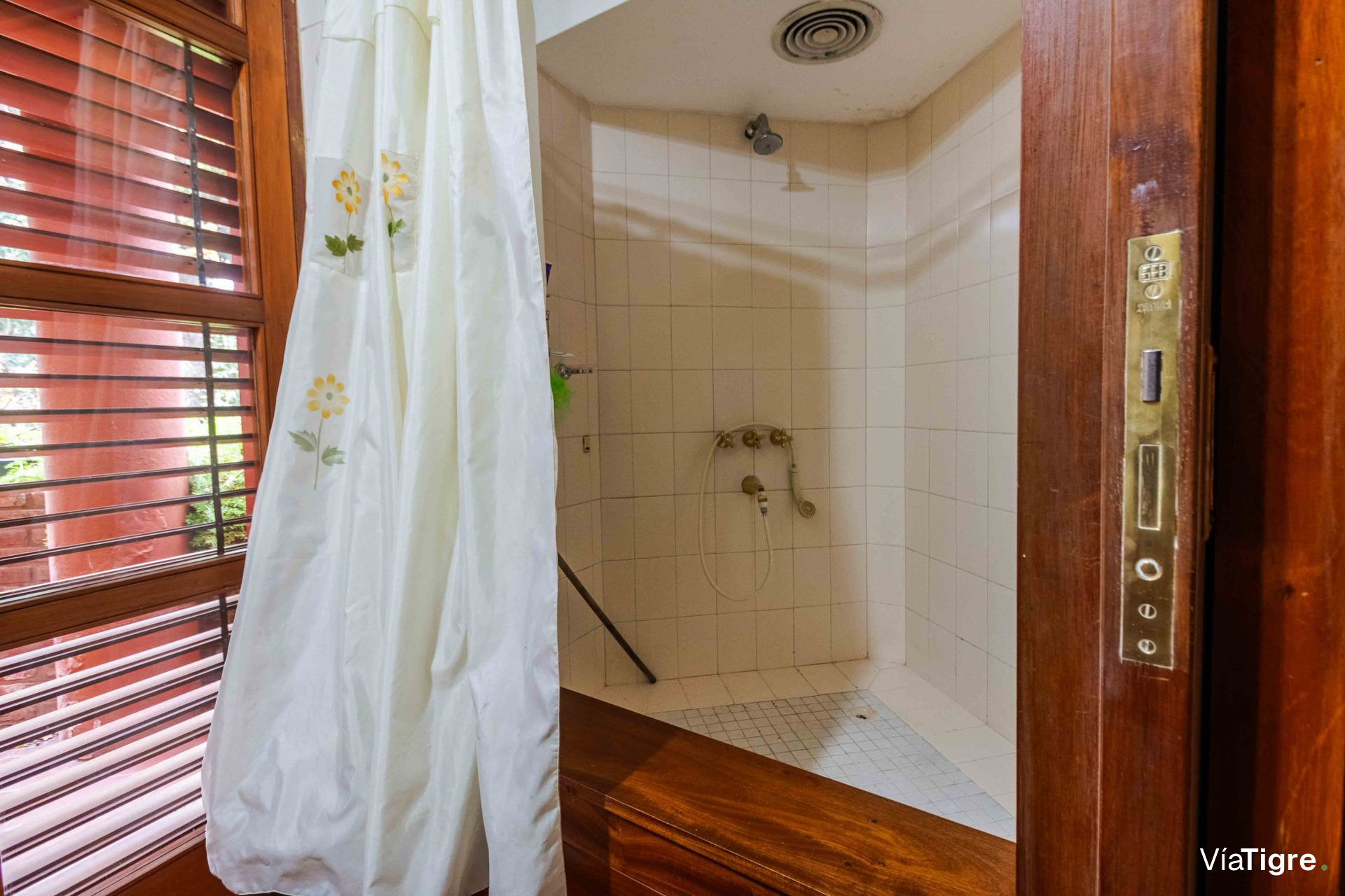Venta Casa de 6 Ambientes, jardin,pileta,parrilla