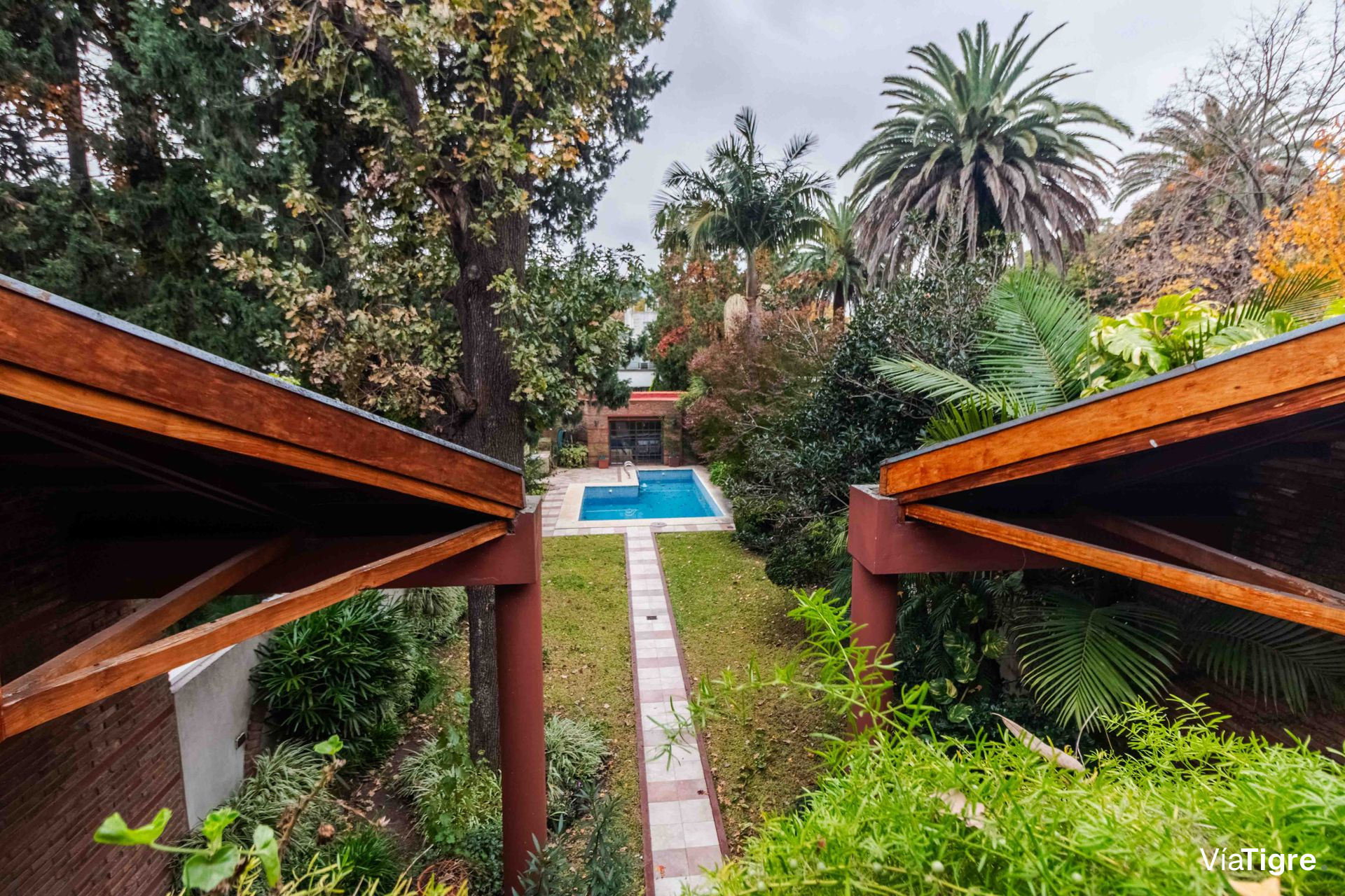 Venta Casa de 6 Ambientes, jardin,pileta,parrilla