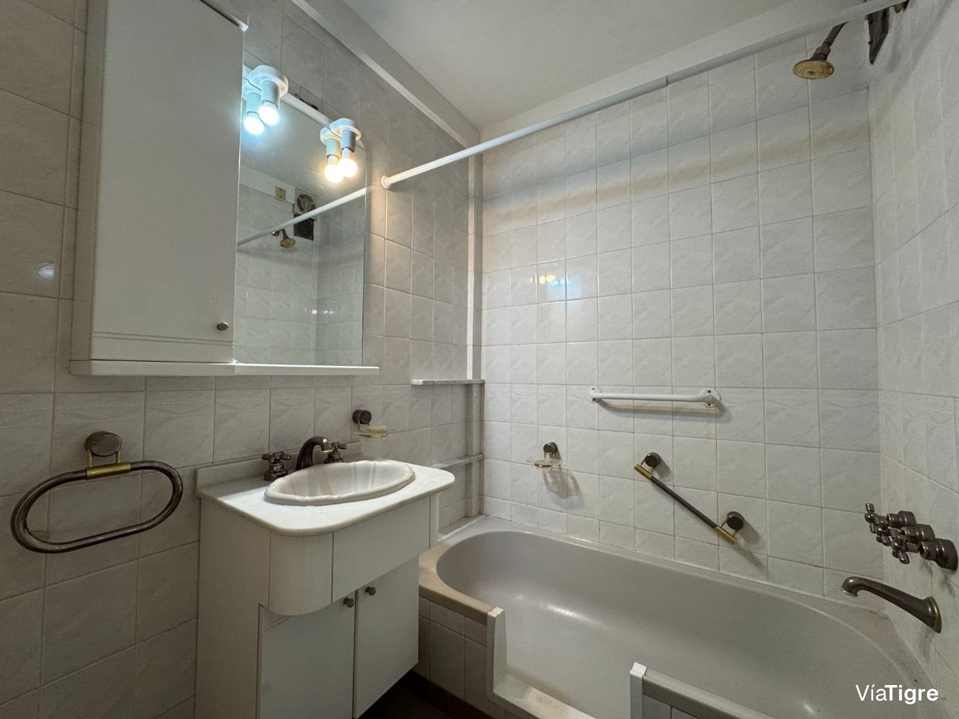 Dpto 4 ambientes en venta en Olivos apto crédito