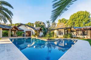 House for Sale in 4 Green Lots, Pool, BBQ, TIGRE