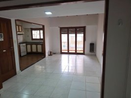 Apto crédito tres amplios amb. 2 baños patio