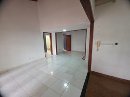Apto crédito tres amplios amb. 2 baños patio
