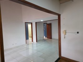 Apto crédito tres amplios amb. 2 baños patio