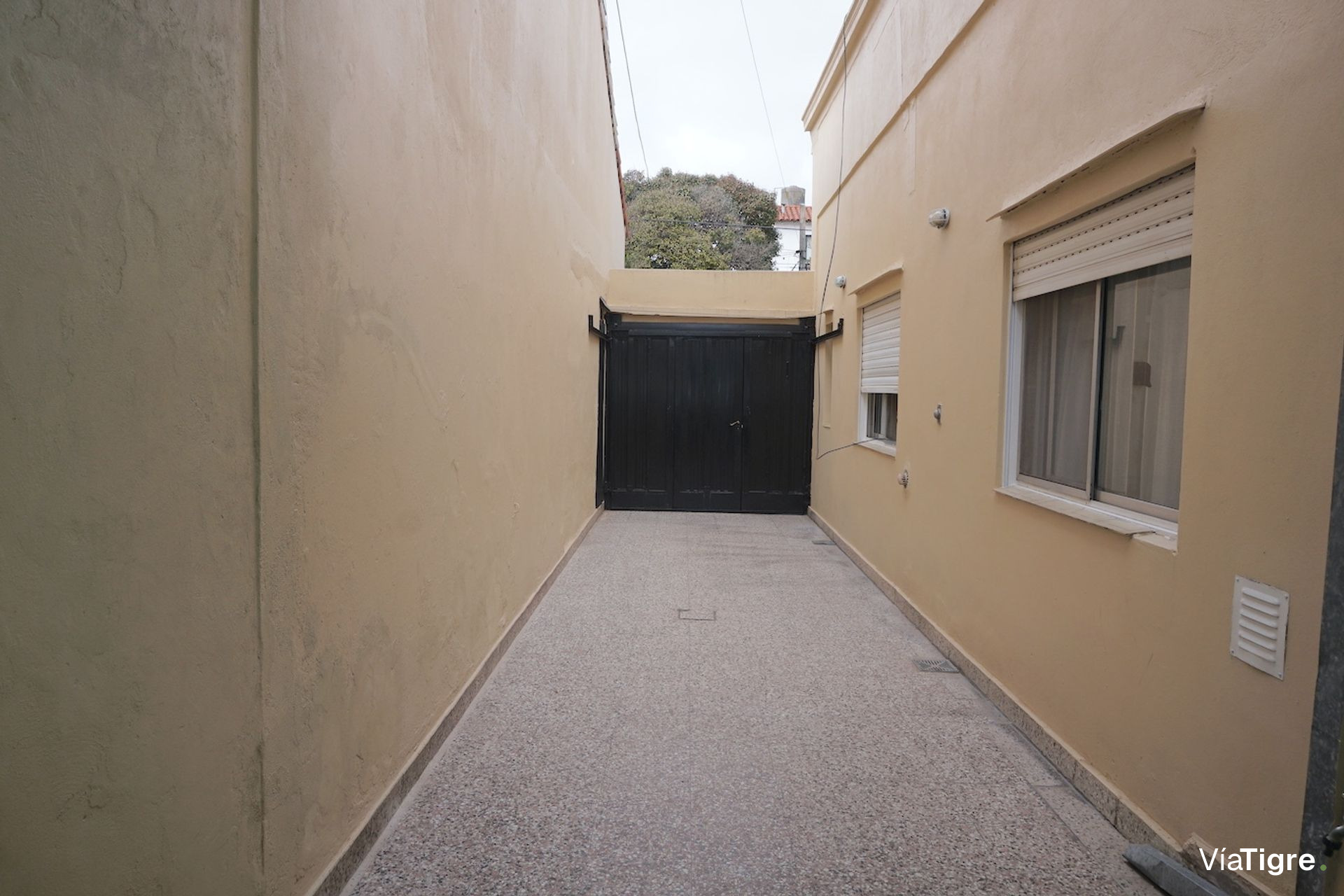 Casa 5 Amb En Venta En Florida Este Con Garage