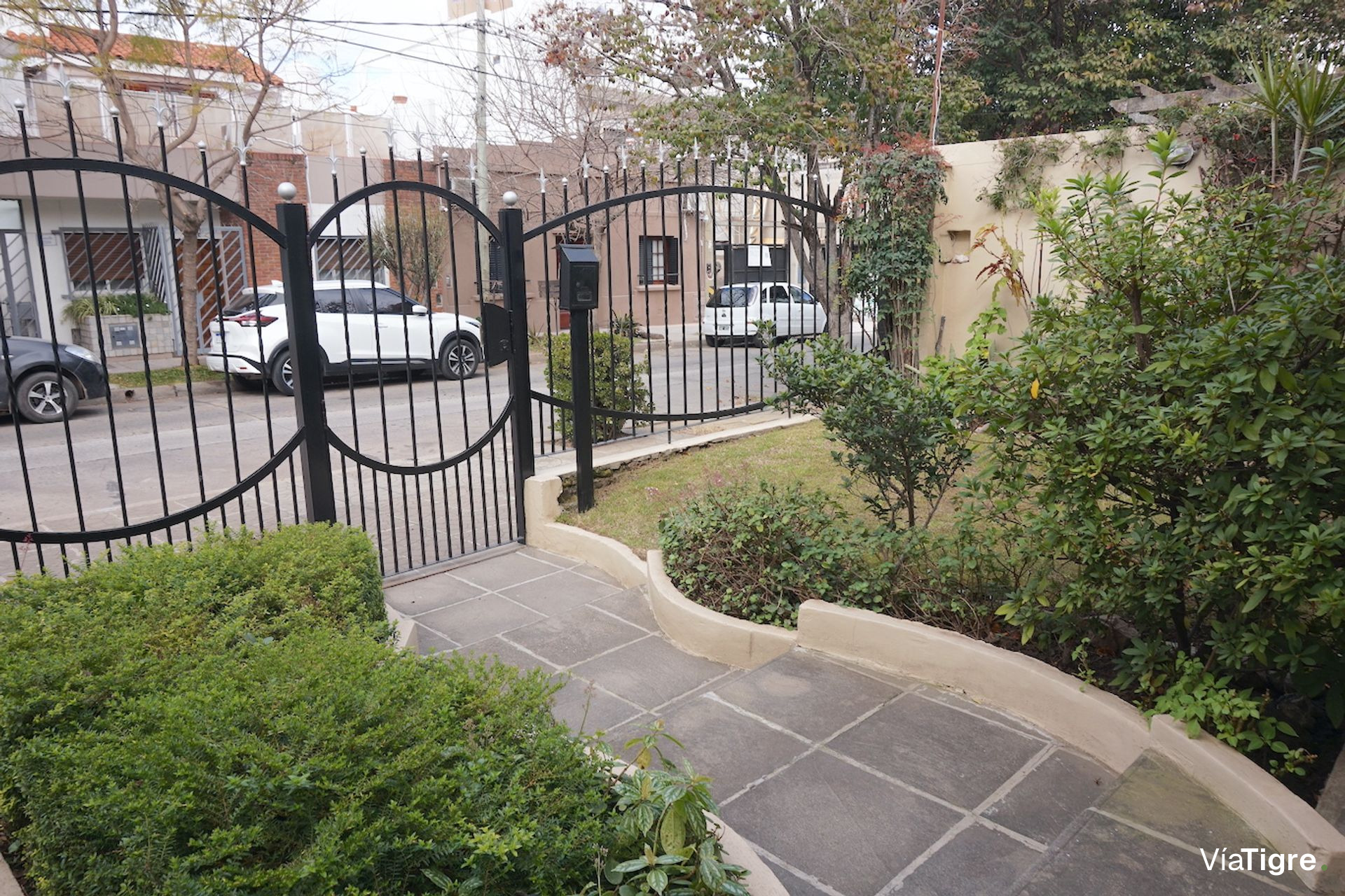 Casa 5 Amb En Venta En Florida Este Con Garage