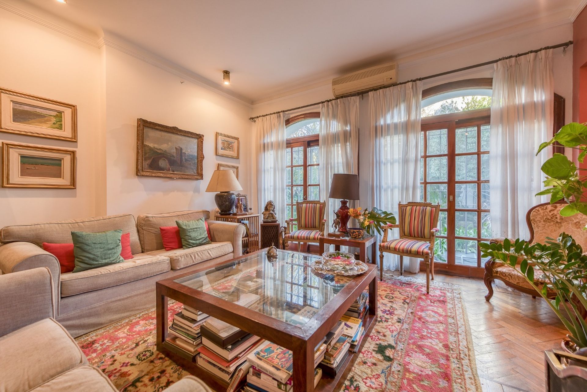 Casa en venta en La Lucila con jardín y pileta