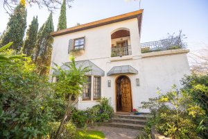 Casa en venta en La Lucila con jardín y pileta