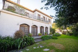 Casa en venta en La Lucila con jardín y pileta