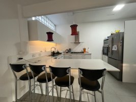 Casa En Venta 4 Ambientes, Martinez, Con Renta