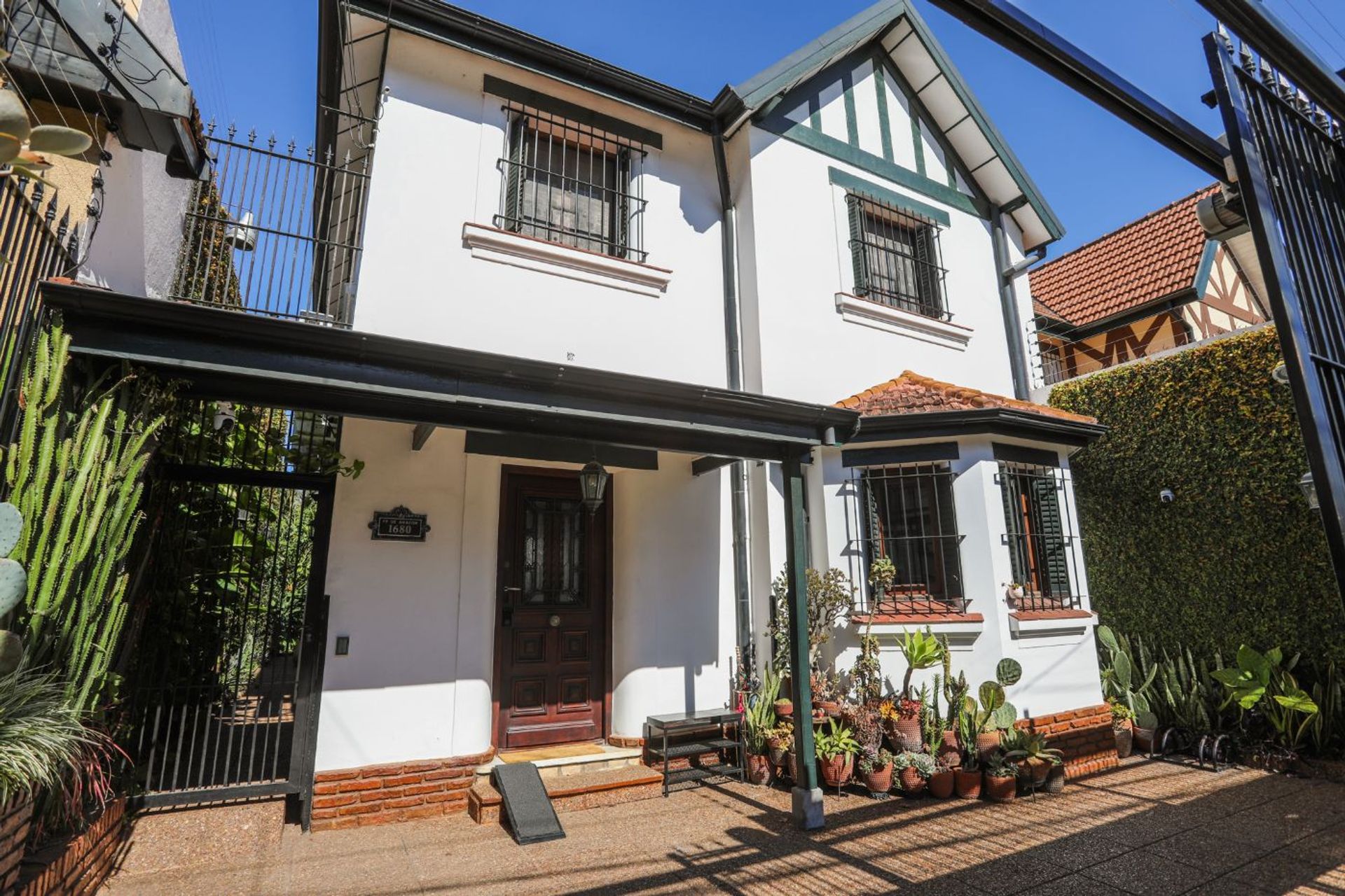 Venta Casa De Revista Olivos Totalmente Equipada