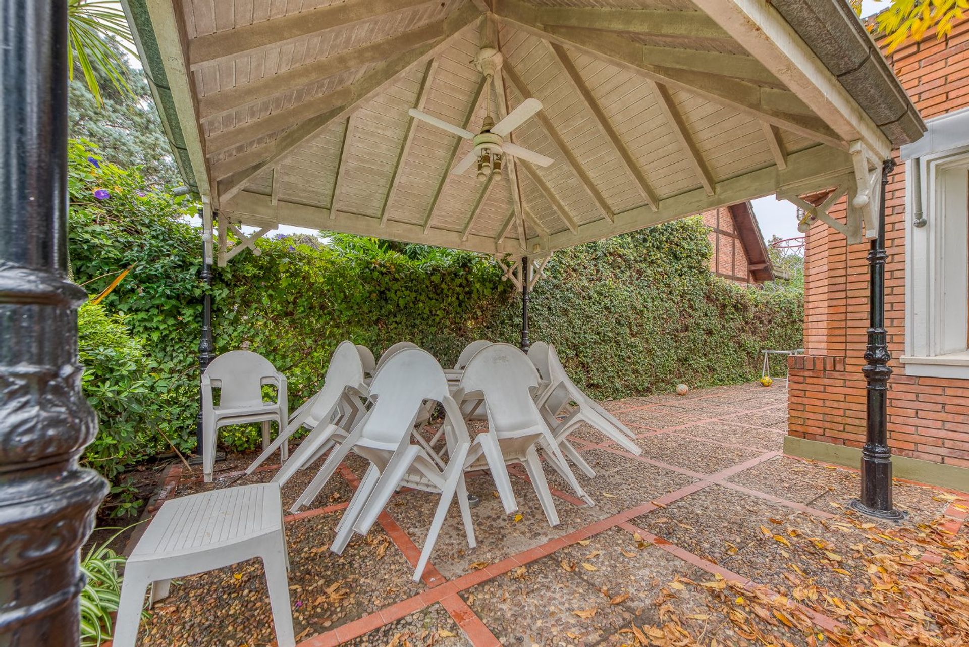 Casa con parque pileta y jardín invierno Boulogne