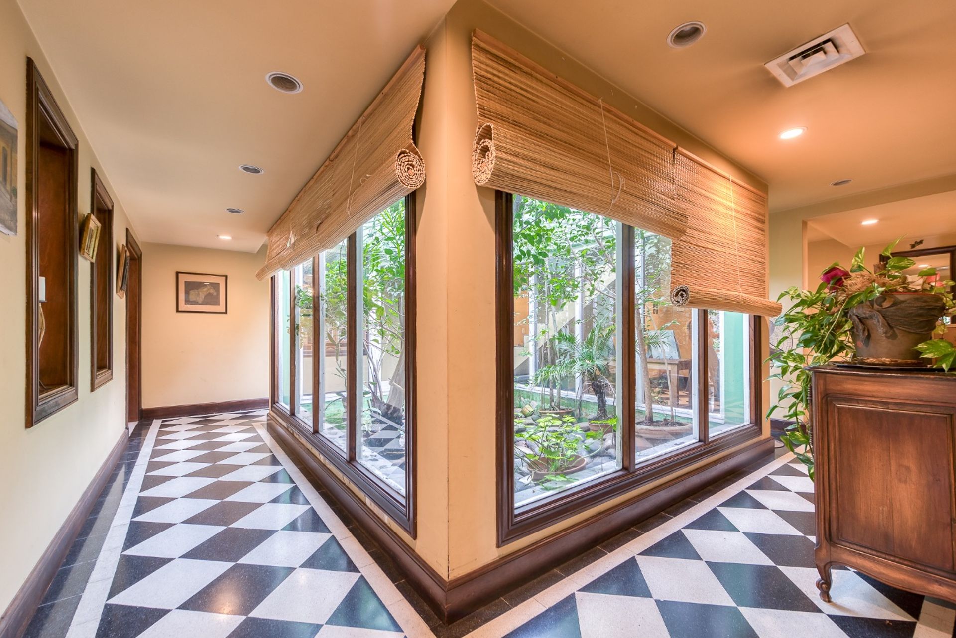 Casa con parque pileta y jardín invierno Boulogne