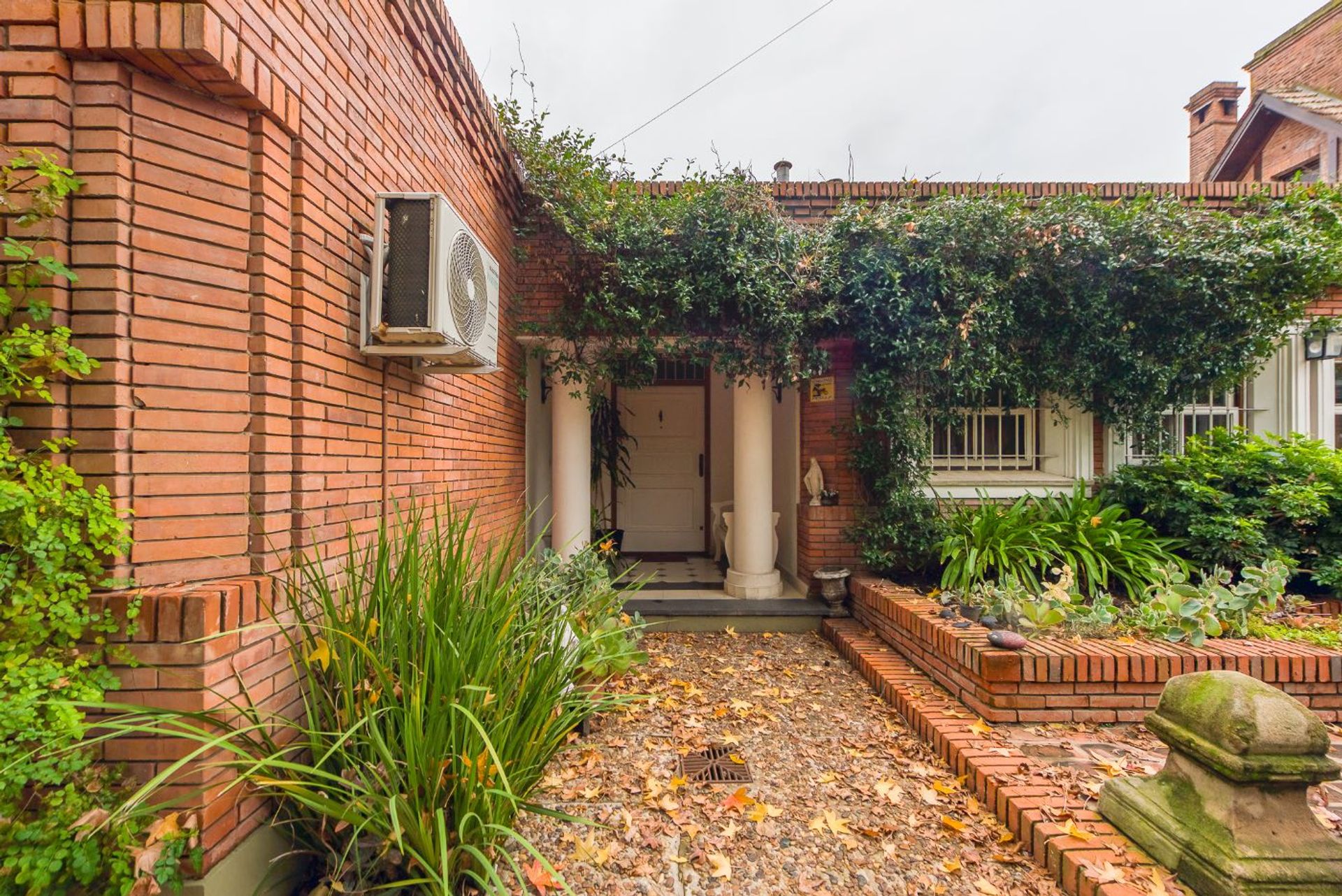 Casa con parque pileta y jardín invierno Boulogne