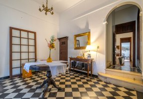 House for Sale in San Fernando – 5 rooms, garden, with garage