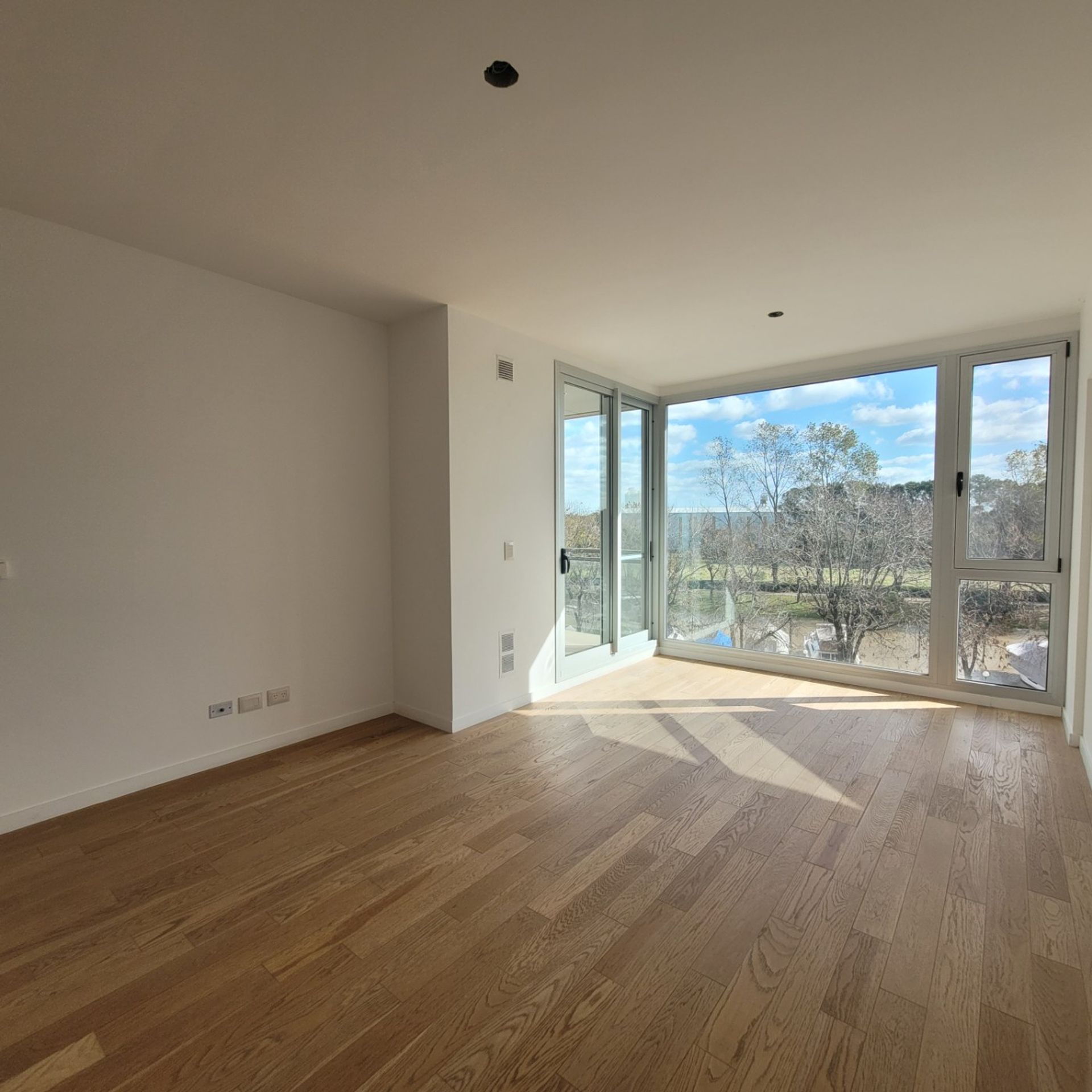 2 rooms balcony with grill, amenities, garage