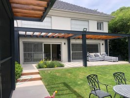 MODERNA CASA Libertador al Río MARTINEZ con RENTA
