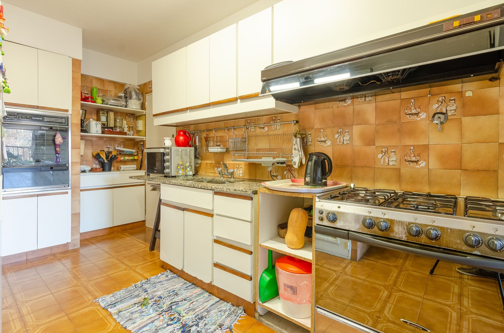 Semi Piso de Categoría c/cochera -Pileta -Parrilla