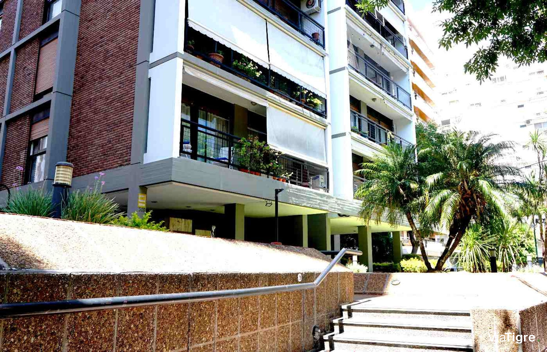 Departamento en martínez buena luz