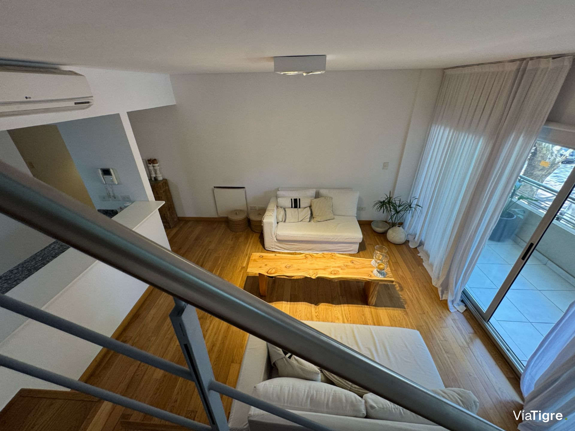 Depto Duplex 2 ambient. Punta Chica Av. Libertador