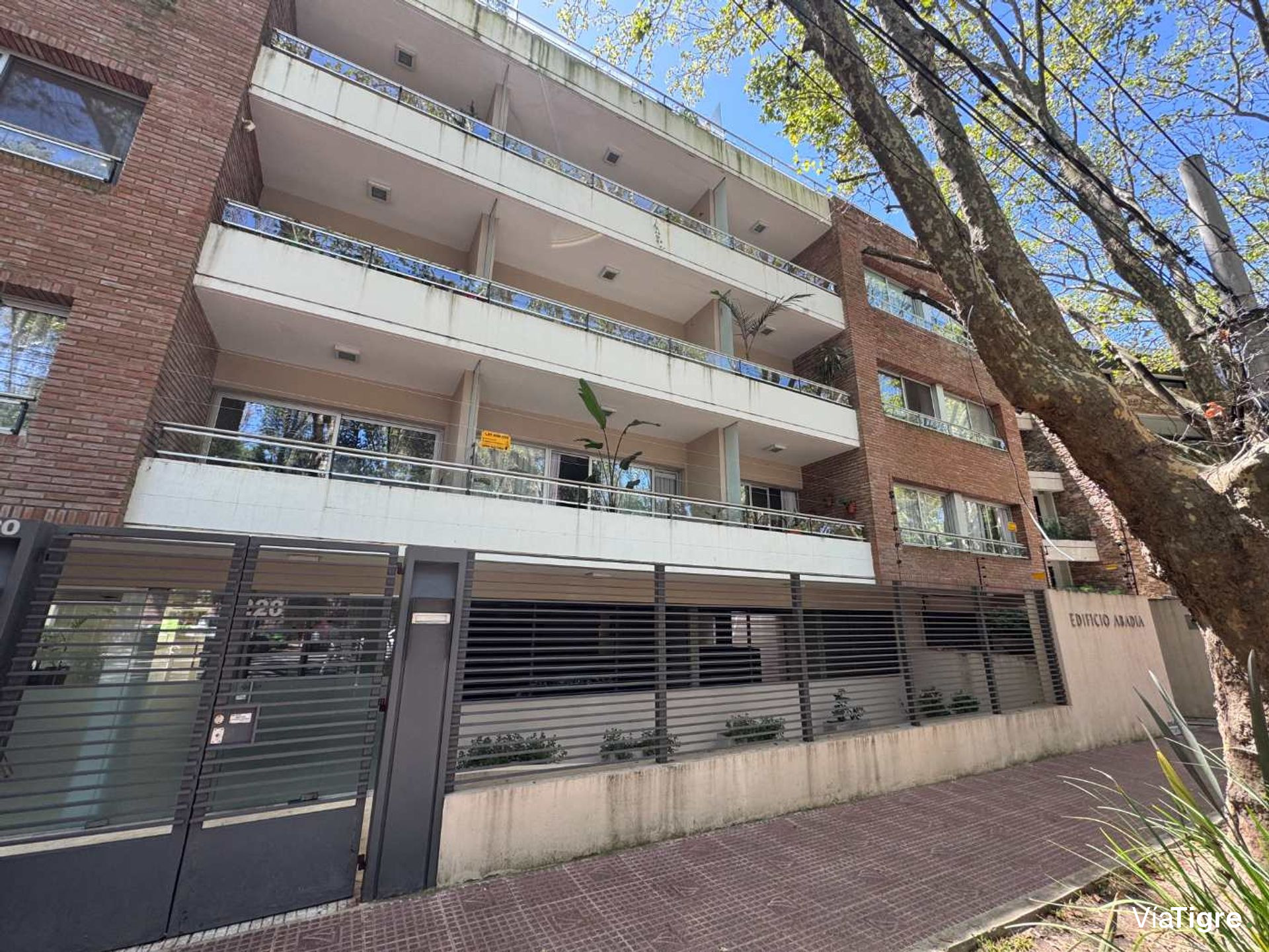 Depto Duplex 2 ambient. Punta Chica Av. Libertador