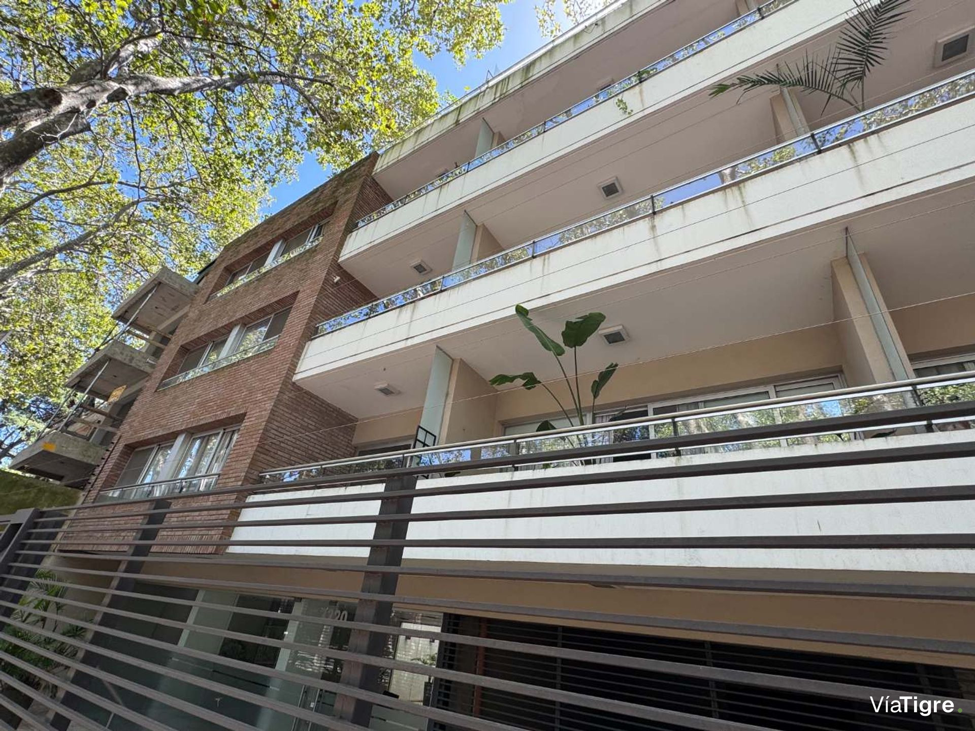 Depto Duplex 2 ambient. Punta Chica Av. Libertador