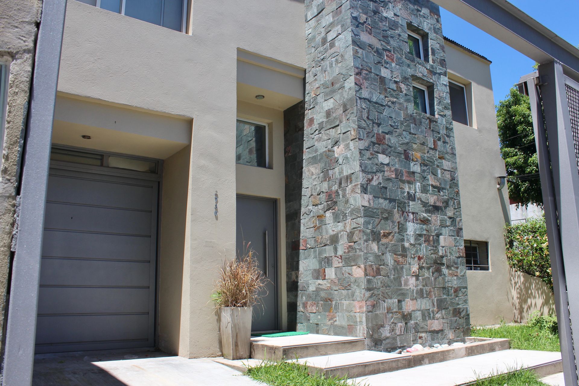 Venta Casa 5 ambientes con patio y pileta MARTINEZ