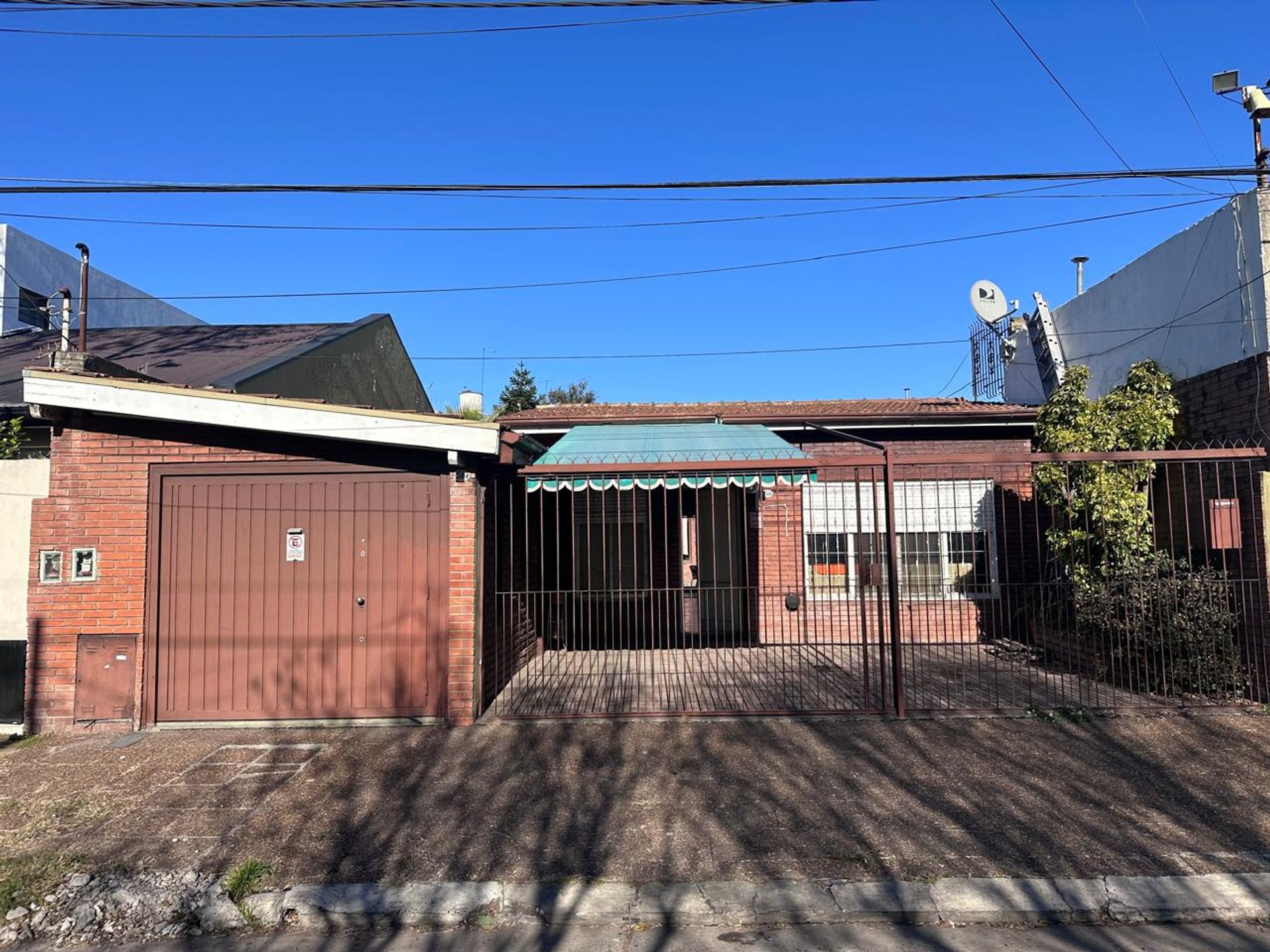 House in Olivos Residential Zone, 305 sqm, with patio