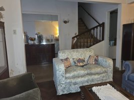 5-room house in Olivos with garage. Needs renovation.